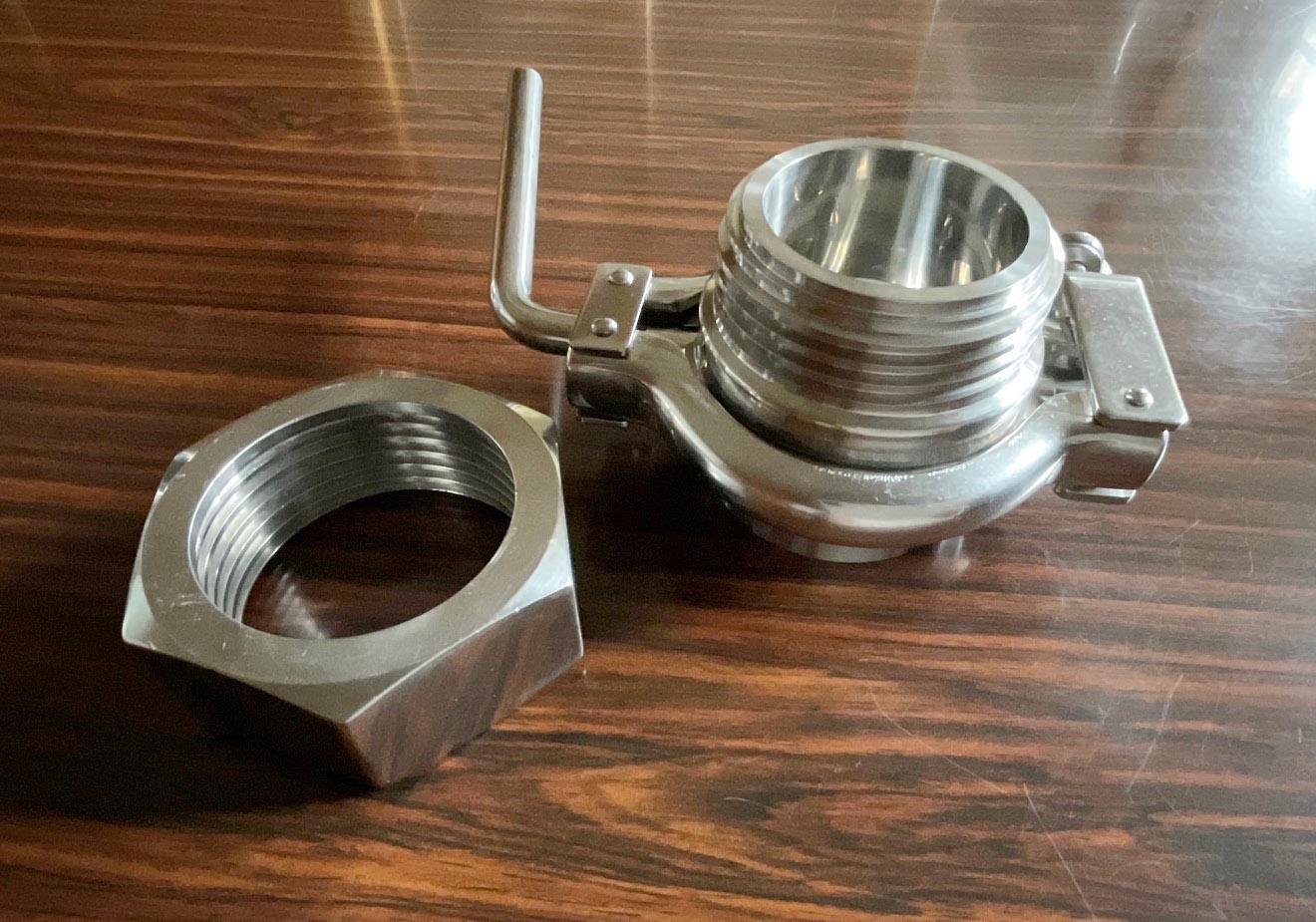 土谷製作所が一晩で製作した雪印ネジ