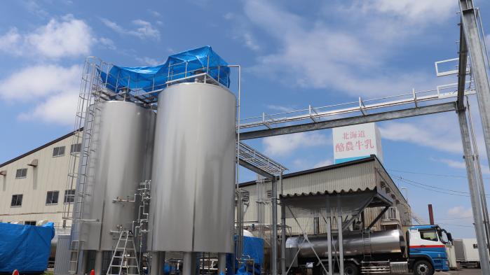 貯乳タンク2基を新設した北海道酪農公社の工場