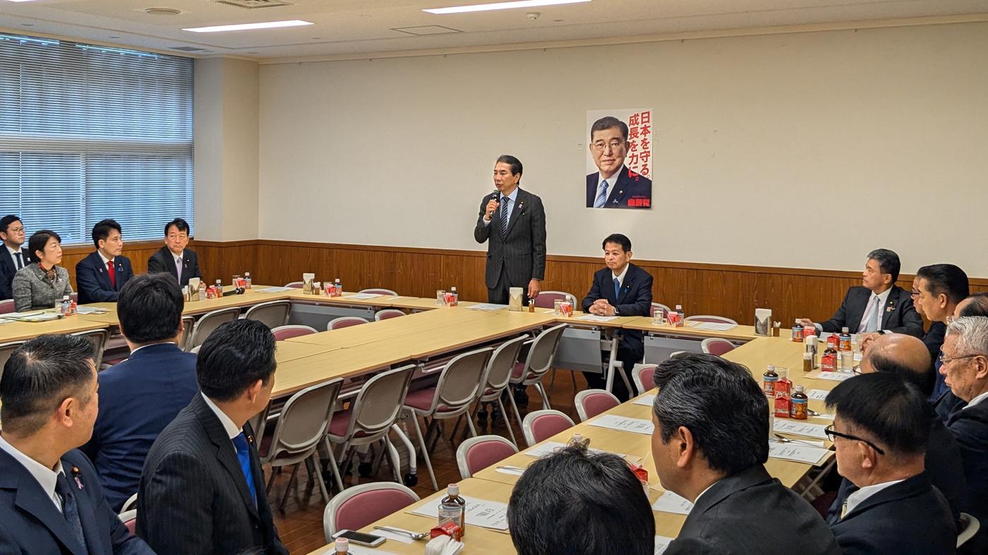 21日の自民党農林合同会議で挨拶する江藤農水大臣