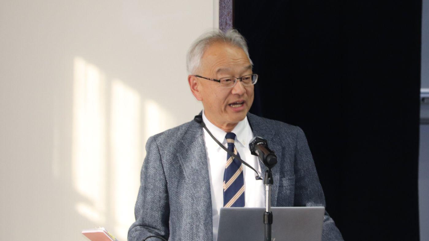 講演する土屋俊亮道銀地域総研会長