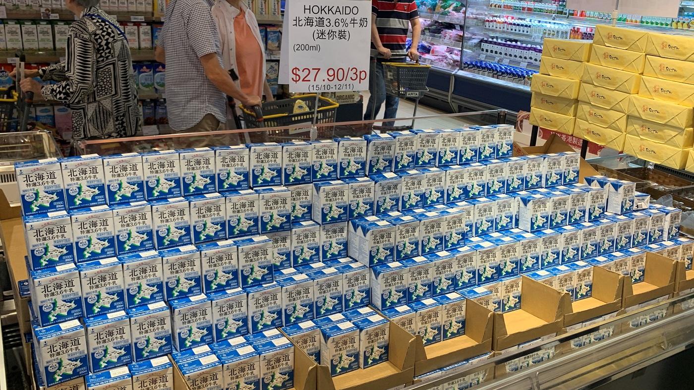 香港のスーパーに大量に並ぶ「北海道特選3.6牛乳」（200㍉㍑）