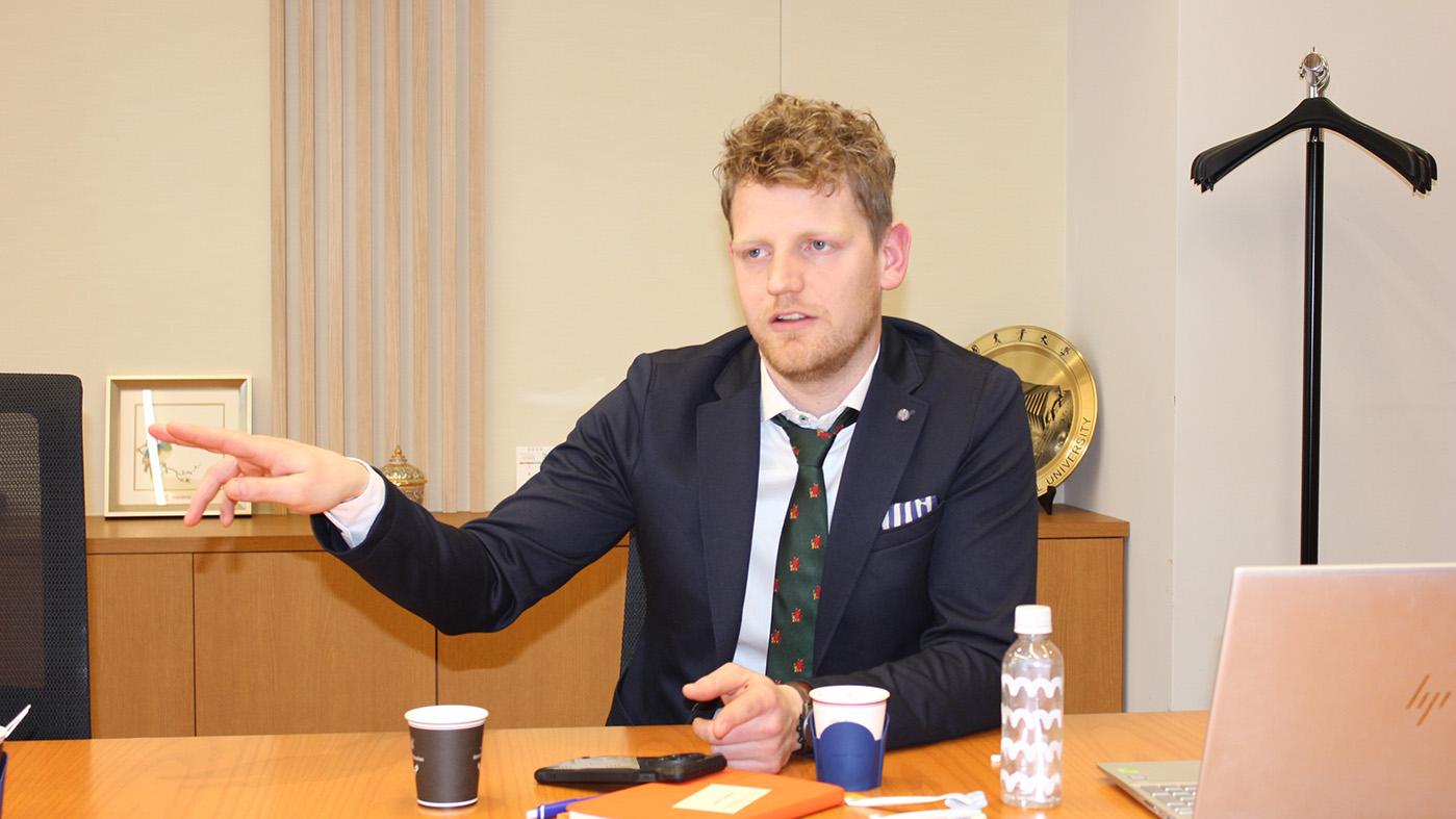 オランダの窒素抑制策について語るスタン・コルステンスさん